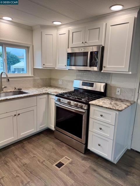 747 Lewelling Blvd, San Leandro CA: https://media.crmls.org/mediaz/1391e51d-4115-4afa-aa81-abedef66b12b.jpg