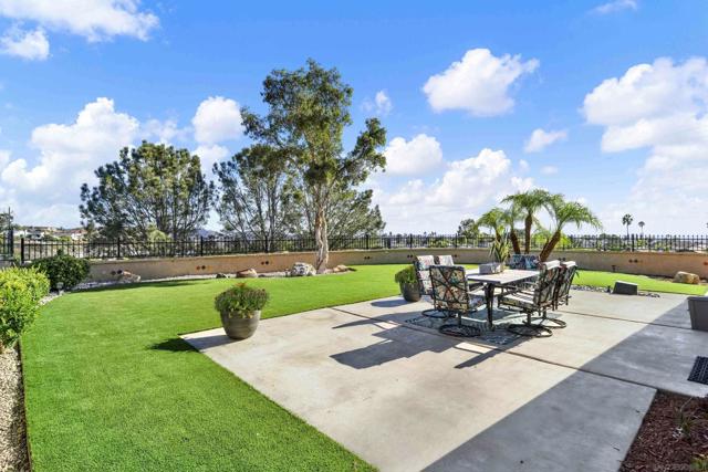 9959 Riverhead Dr, San Diego CA: https://media.crmls.org/mediaz/13923c8f-6ccc-4715-b4b5-b8645436de67.jpg