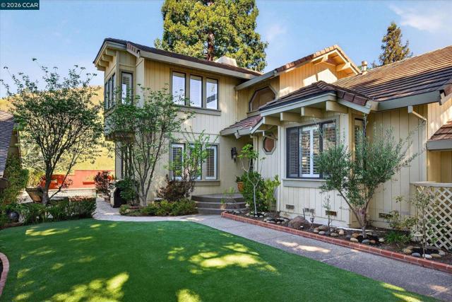 951 Redwood Dr, Danville CA: https://media.crmls.org/mediaz/1392672e-7a46-489f-bfc2-c4c994b45123.jpg