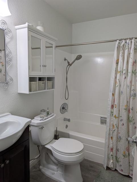 564 Larchwood Drive, San Marcos CA: https://media.crmls.org/mediaz/1392a765-eeef-4729-a4f7-bd329afc52fc.jpg