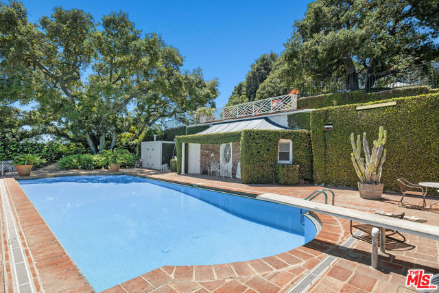 11080 Chalon Road, Los Angeles CA: https://media.crmls.org/mediaz/1392ef27-a5d1-4e8b-965a-4449718fd728.jpg