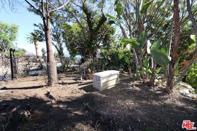 20776 Big Rock Drive, Malibu CA: https://media.crmls.org/mediaz/139325ae-1c90-4007-b2b0-302f32784d18.jpg