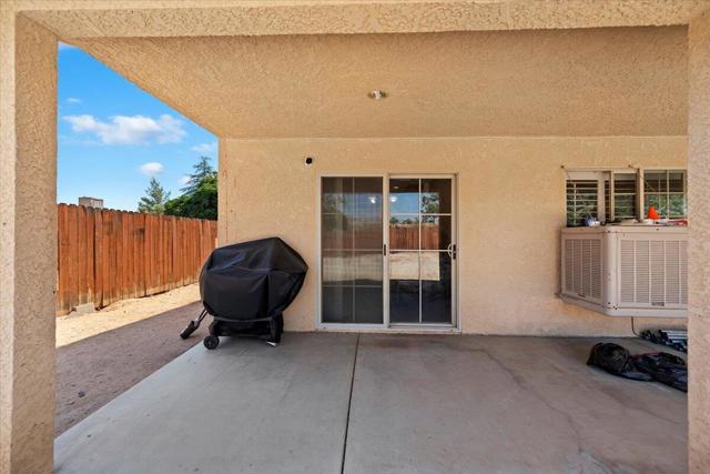 7562 Inca Trail, Yucca Valley CA: https://media.crmls.org/mediaz/1393319d-6dc0-4b3a-9696-78f1a560e807.jpg