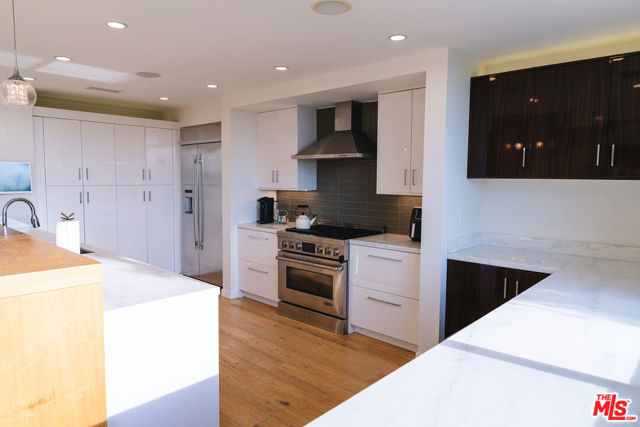 3423 Scadlock Lane, Sherman Oaks CA: https://media.crmls.org/mediaz/13933304-8393-47a9-9a3f-6fd1e46e9a61.jpg