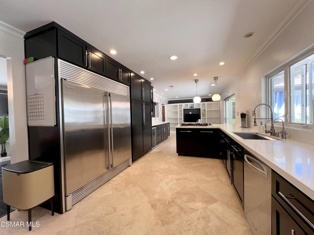 https://media.crmls.org/mediaz/1393e007-7d36-40e1-91ff-f655daaf6006.jpg?preset=X-Large
