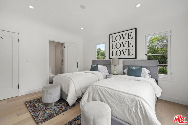 712 N RODEO Drive, Beverly Hills CA: https://media.crmls.org/mediaz/13942eca-929b-450a-85b9-3526db7997c7.jpg