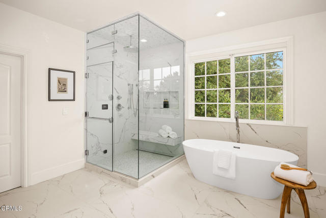 5008 La Canada Boulevard, La Canada Flintridge CA: https://media.crmls.org/mediaz/13943a9a-cfec-4c11-a769-85d2af07f7e2.jpg