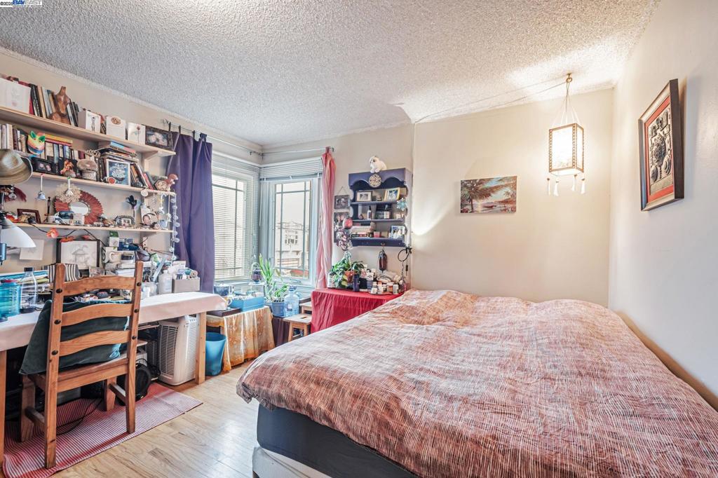 https://media.crmls.org/mediaz/13945ece-a272-49ec-9cfc-9bbf0cd383d5.jpg?preset=X-Large