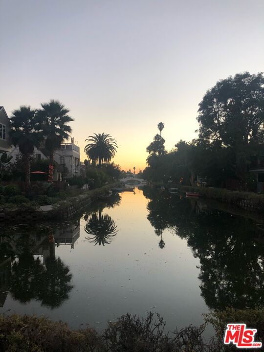 https://media.crmls.org/mediaz/13949130-0a06-4620-860f-5029cbdc2f8e.jpg?preset=X-Large