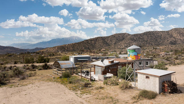 9223 N Star Trail, Morongo Valley CA: https://media.crmls.org/mediaz/13949212-bed4-4412-b3b9-cc038284b7c7.jpg