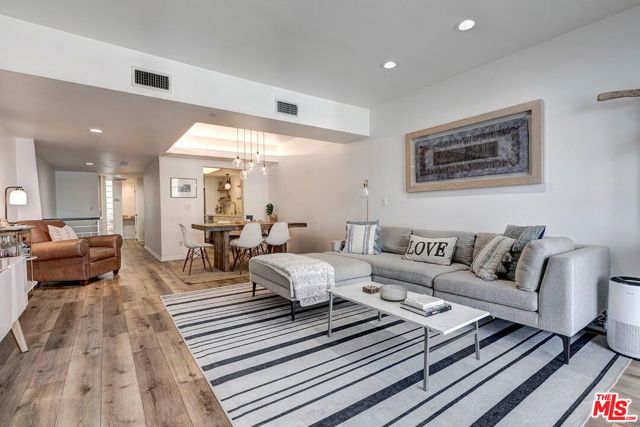 171 N Church Lane, Los Angeles CA: https://media.crmls.org/mediaz/13951079-6866-4f7d-93dc-61face26a17c.jpg