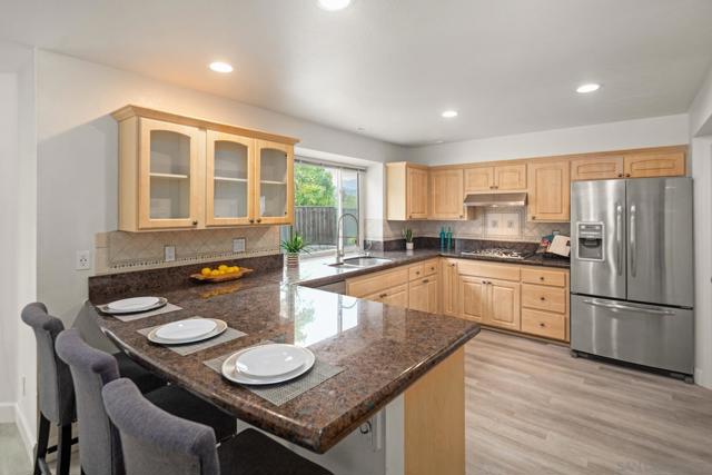 13358 Twin Circle Ct, Poway CA: https://media.crmls.org/mediaz/13952eab-7e82-4527-887a-e0659da94e76.jpg