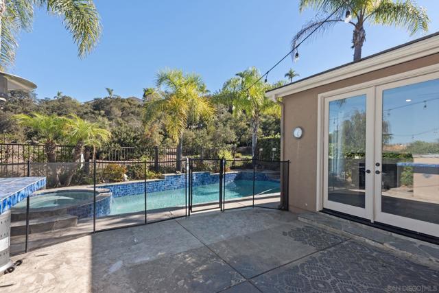 11927 Dapple Way, San Diego CA: https://media.crmls.org/mediaz/13961417-b37f-4b96-8ed1-9ef6379a63dd.jpg