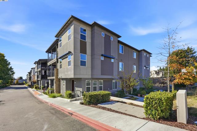 498 Trace Lane, Hayward CA: https://media.crmls.org/mediaz/1396488d-3c80-4dcb-a1d0-3fb7a625b625.jpg