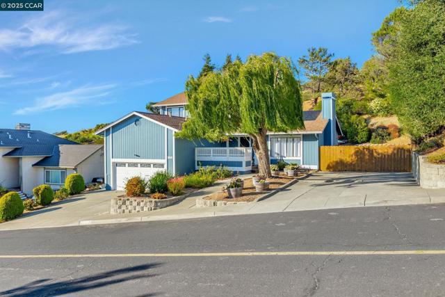 154 Turnberry Way, Vallejo CA: https://media.crmls.org/mediaz/139705e2-053a-45b9-9208-e21a9683f574.jpg