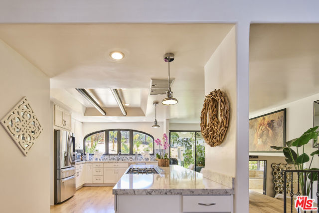2266 Cold Canyon Road, Calabasas CA: https://media.crmls.org/mediaz/13973577-0f1c-4d6a-a869-fd248f767a08.jpg