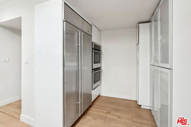 4900 Queen Victoria Road, Woodland Hills CA: https://media.crmls.org/mediaz/13973af9-1ce7-4aa1-8d06-495f32216abd.jpg