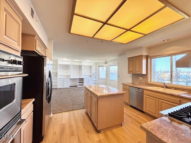 4249 Harbour Island Lane, Oxnard CA: https://media.crmls.org/mediaz/1397e06b-b326-4385-807e-adceff210a8e.jpg