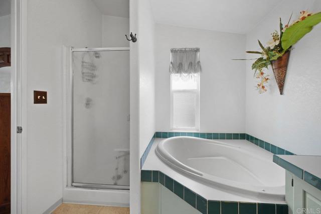 Home for Sale in Lakeside