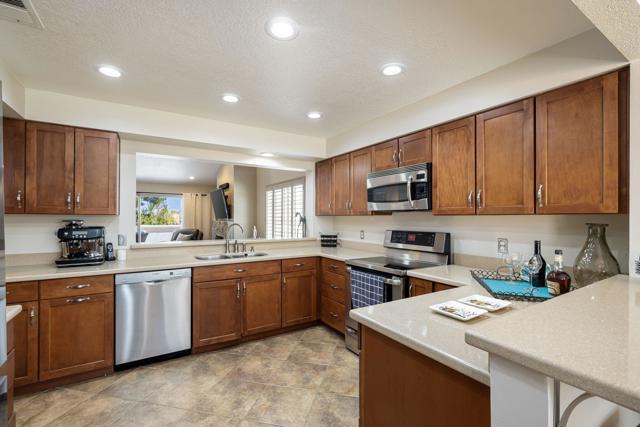 340 Vista Royale Drive, Palm Desert CA: https://media.crmls.org/mediaz/1398b29c-9835-4a31-b137-ca5239bd63d9.jpg