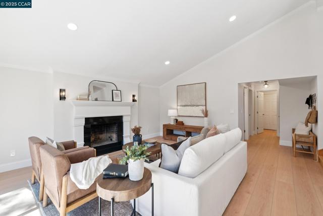 1826 Yolanda Circle, Clayton CA: https://media.crmls.org/mediaz/139ab92e-84fa-4861-81e4-2c94b0e3a9f3.jpg