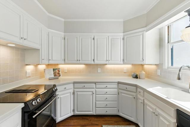 513 Castilian Way, San Mateo CA: https://media.crmls.org/mediaz/139b6802-9513-4eef-b0c6-4069216b543c.jpg