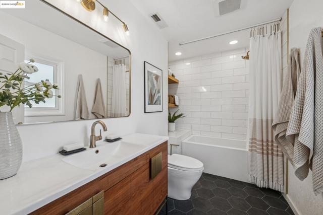 1044 Collier Dr, San Leandro CA: https://media.crmls.org/mediaz/139b790c-9e96-442e-862f-fb012c7d1118.jpg