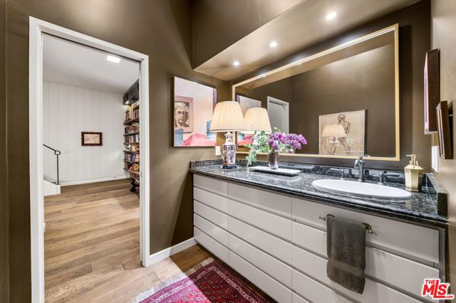 1048 E La Loma Avenue, Somis CA: https://media.crmls.org/mediaz/139b7bb7-2b22-4204-baa9-17a61b2bf5ea.jpg
