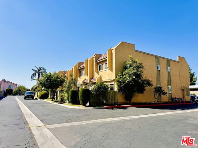 3843 Monterey Avenue, Baldwin Park CA: https://media.crmls.org/mediaz/139baa4a-0074-4425-abd6-10de667d9a3c.jpg