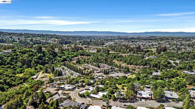 5354 Greenridge Rd, Castro Valley CA: https://media.crmls.org/mediaz/139bbca8-ccbe-421e-8335-b765a3fc2408.jpg