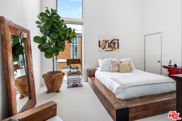 6735 Yucca Street, Los Angeles CA: https://media.crmls.org/mediaz/139bdc84-3c91-434f-bf47-13bb5dff839e.jpg