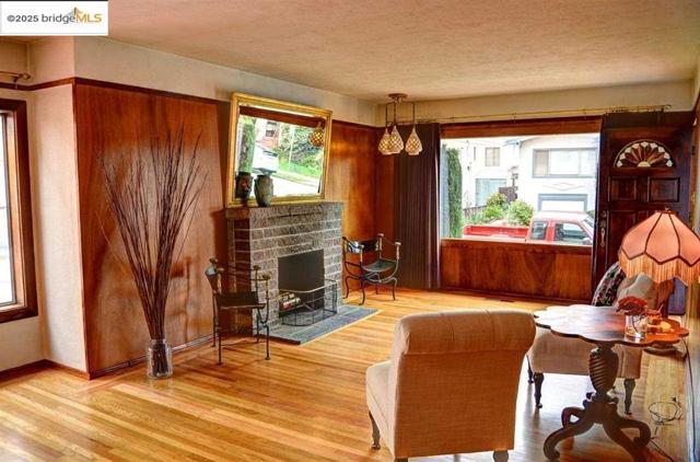 986 Kains Ave, Albany CA: https://media.crmls.org/mediaz/139c047d-f928-4868-8083-2f22e13128c3.jpg