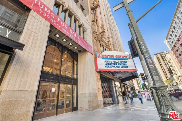939 S Broadway, Los Angeles CA: https://media.crmls.org/mediaz/139c1175-e5fa-48dd-9907-be16b0300c5b.jpg