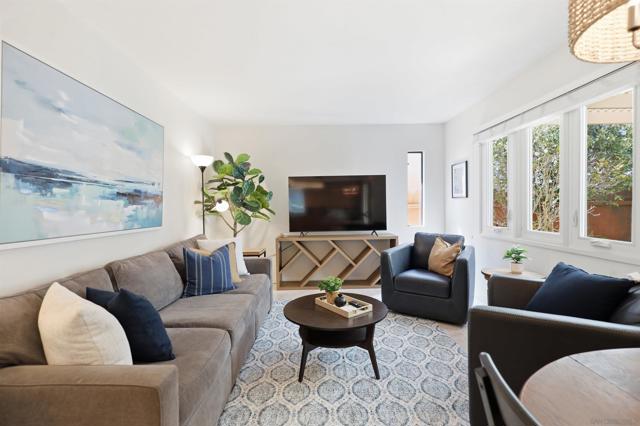 540 Country Club Lane, Coronado CA: https://media.crmls.org/mediaz/139c824e-744c-475d-9a04-edd4a779d7ec.jpg