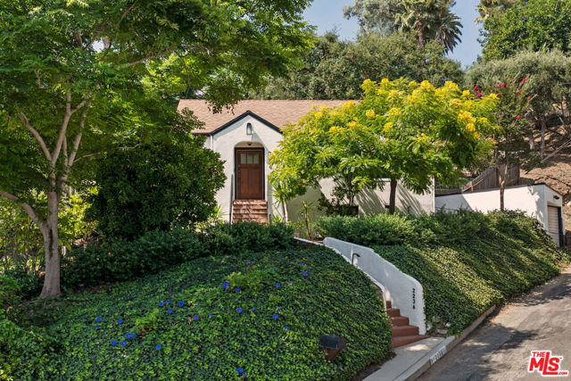 2236 Earl Court, Los Angeles CA: https://media.crmls.org/mediaz/139d4380-3401-4b79-96a4-cd14e95bda7f.jpg