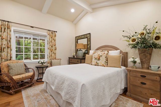 4535 Vanalden Avenue, Tarzana CA: https://media.crmls.org/mediaz/139d78b6-4d56-4630-a987-aa41eae93fc5.jpg