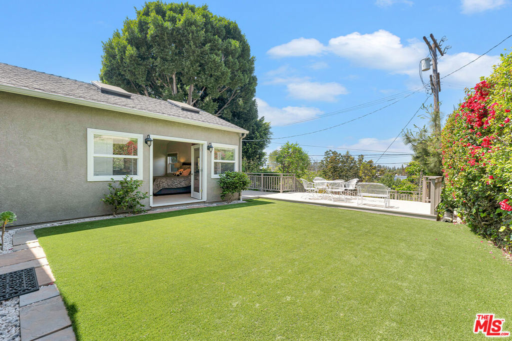 3733 Willowcrest AvenueStudio City img 25