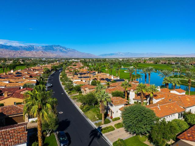 75836 Via Cortona, Indian Wells CA: https://media.crmls.org/mediaz/139dfcf3-3095-4a48-8cc4-5ca69caef895.jpg