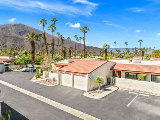 2077 S Caliente Drive, Palm Springs CA: https://media.crmls.org/mediaz/139dfda6-77aa-4a39-a025-16819b8a9dfc.jpg