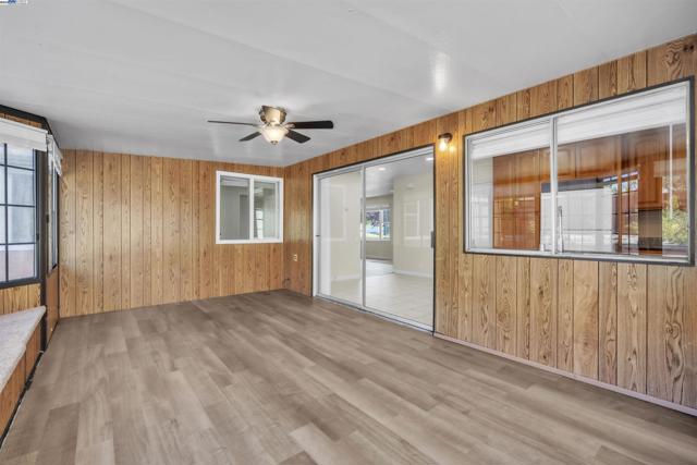33025 Calistoga St, Union City CA: https://media.crmls.org/mediaz/139e4e64-0036-4e25-84d7-423a6621dd26.jpg