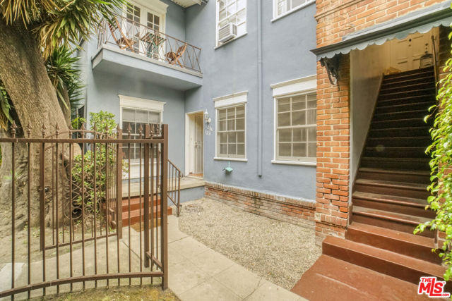 123 N Harper Avenue, Los Angeles CA: https://media.crmls.org/mediaz/139eaf2a-e06e-4fdd-b30c-eebde456ed85.jpg