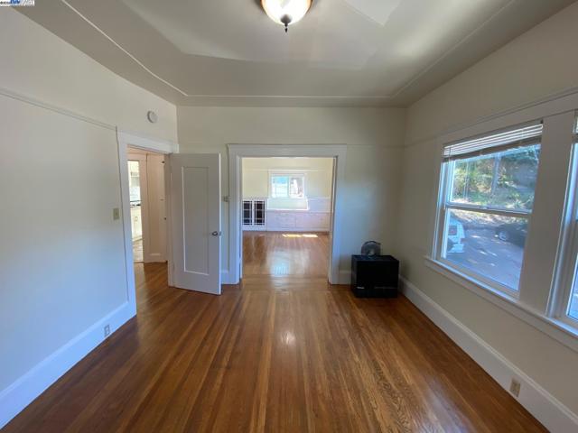 2004 Park Blvd, Oakland CA: https://media.crmls.org/mediaz/139ee2a7-1c62-47de-a3eb-4a1d9611e94d.jpg