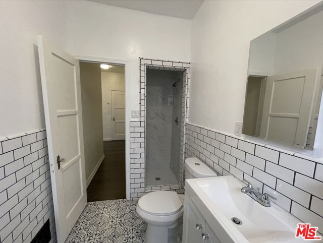4264 Leimert Boulevard, Los Angeles CA: https://media.crmls.org/mediaz/139f2076-75ae-4121-8950-c323e3f69784.jpg