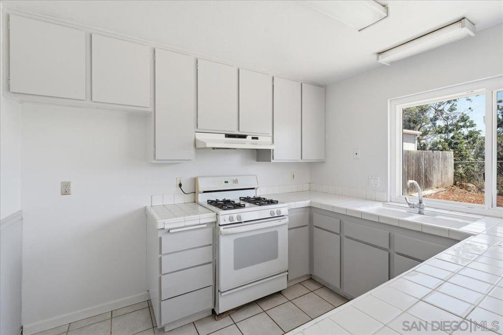 8737 Jade Coast Dr - photo 11