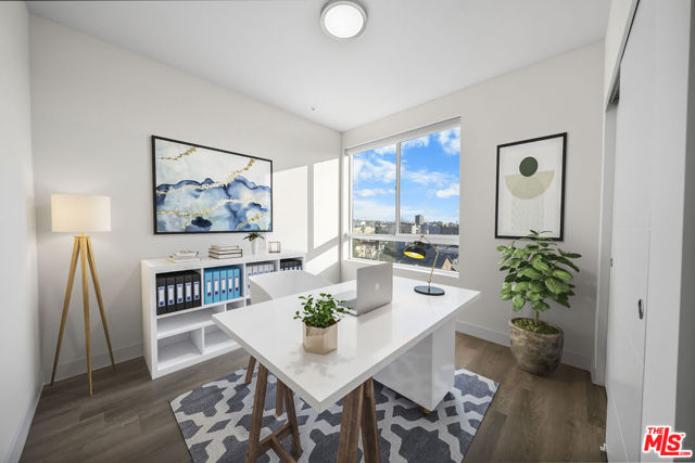 900 S Kenmore Avenue, Los Angeles CA: https://media.crmls.org/mediaz/139fd90c-6f94-424e-8cca-0915f1923673.jpg