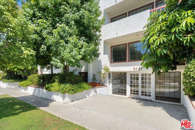 Image 2 for 9737 Charnock Ave #16, Los Angeles, CA 90034