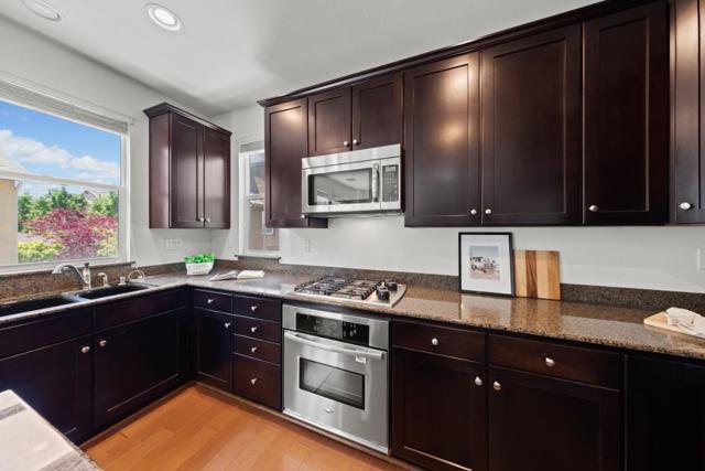 218 Peppermint Tree Terrace, Sunnyvale CA: https://media.crmls.org/mediaz/13a0587d-3473-4373-a066-d984c9bf7738.jpg