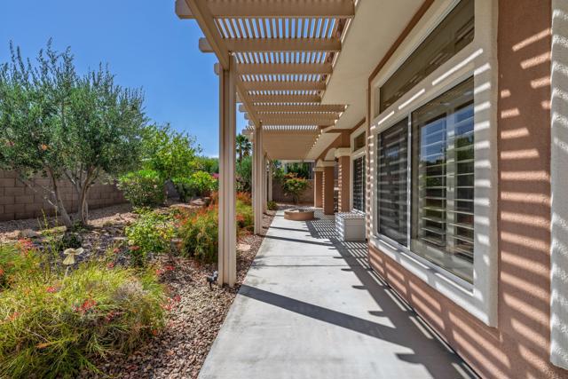 78123 Foxbrook Lane, Palm Desert CA: https://media.crmls.org/mediaz/13a155e4-a5d1-450d-9d47-dde147f6d35f.jpg