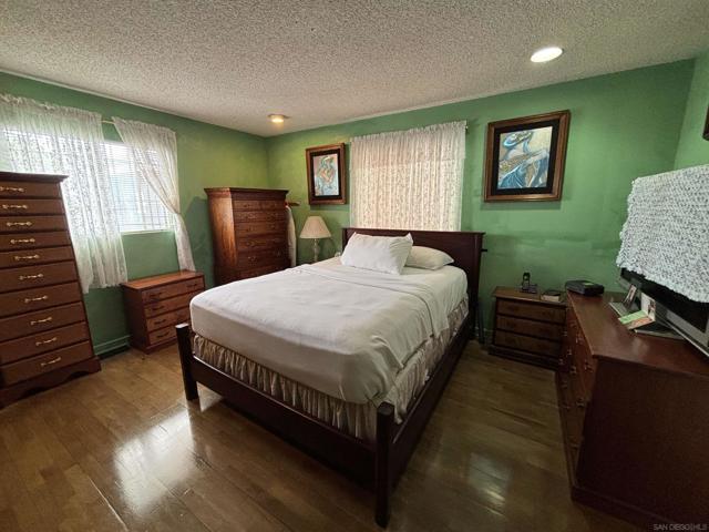 872 74 Duval St, San Diego CA: https://media.crmls.org/mediaz/13a17544-acf4-420c-b500-0895a32d0051.jpg