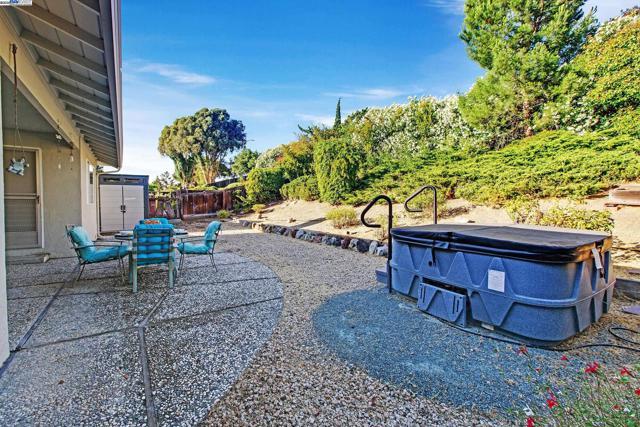 9140 Tangerine St, San Ramon CA: https://media.crmls.org/mediaz/13a1b0f6-efae-4c7d-ae16-6f78e91511cf.jpg